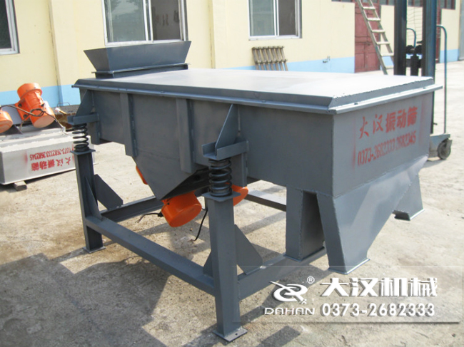 1016型直線振動篩的材質(zhì)分為：不銹鋼，碳鋼兩種可以選擇。