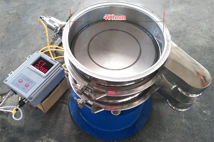 小型振動篩采用彈跳球為清網裝置，清網效果好。