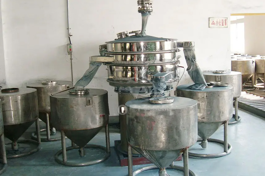 振蕩篩主要特點：換網(wǎng)容易，全封閉模式粉末不飛揚，可連續(xù)作業(yè)