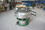 1000型三次元振動篩，產(chǎn)量可達1100kg/h。