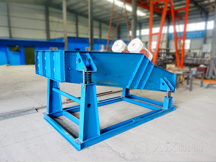 大型振動(dòng)篩主要是用來篩分煤礦，礦石一些大型的篩分場(chǎng)地中。